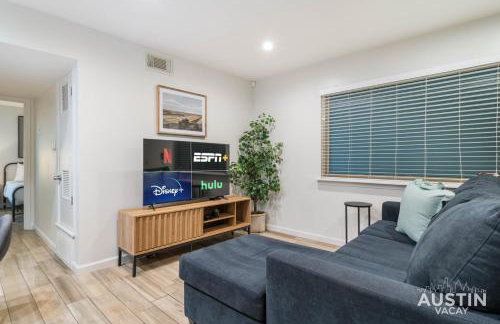 1BR 1BA Pet Friendly Condo w Pool, Gym, Walk to SoCo and Lake by Austin Vacay - Foto 9