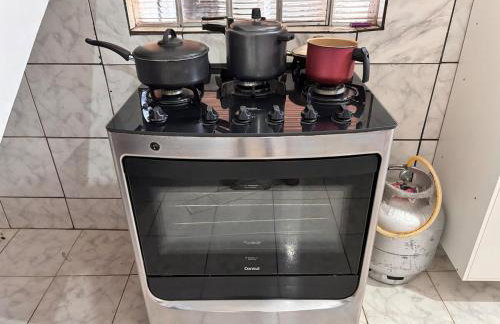 Duplex Até 10 Hóspedes 3 quartos Ar condicionado 2 camas casal 5 camas solteiro Garagem para 3 carros proximo ao Centro e Shopping - Foto 8