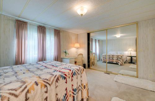 Cozy Salmon Home with Mountain Views and River Access - Foto 16