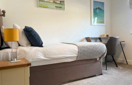 Beautiful 3 Bed Townhouse with Parking, close to Sea Front - Photo 22