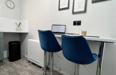 Stunning apartment in Beckton with Private Entrance - Photo 18