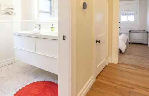 Magnolia on the Park Spacious 4BR ABODEbucks - Photo 21