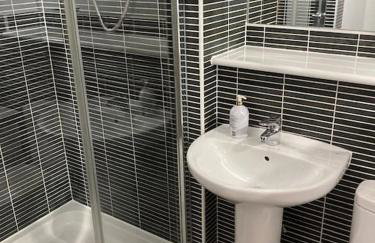 Beautiful 2 bedroom flat overlooking golf course - Foto 8