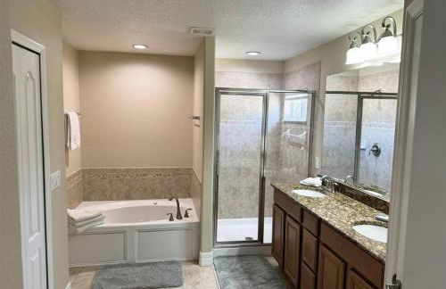 537 4BR Private Pool Spa Conservation Views 2 Masters Near Disney - Foto 46