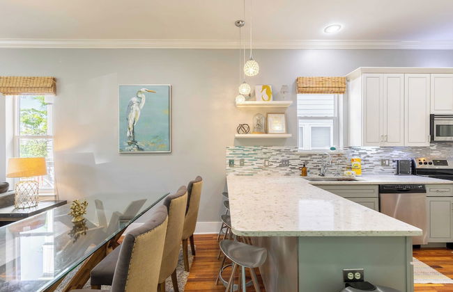 Doctor's Orders by Avantstay 5 Mins TO Beach! w/ Community Pool & Hot Tub! - Photo 14