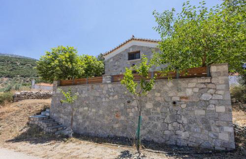 Cheerful 3 bedroom cottage with indoor fireplace - Foto 12