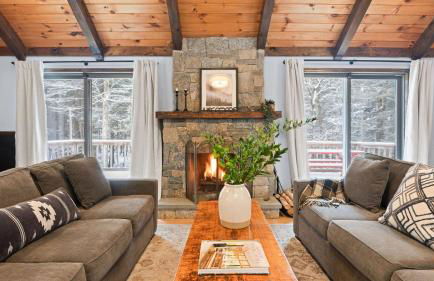 Catskills Mountain Home Near Windham w Fireplace Open Living Deer Run Lodge by AvantStay - Foto 1