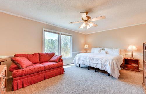 Spacious Mount Pleasant Home with Grill and Yard! - Foto 14