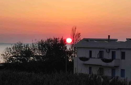 House 30 meters from the sea with gated parking - Foto 11