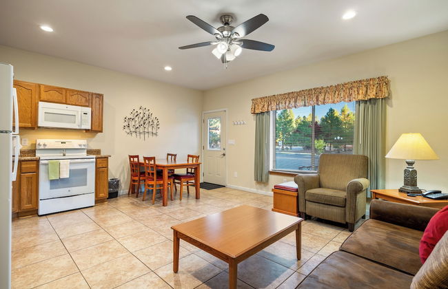 Roundhouse Resort - Photo 42