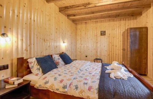 Apartment Stone and Wood - Photo 32