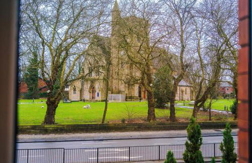 4 Bedroom House in Walkden with Free Parking, by Short Term Digs Short Lets & Serviced Accommodation - Foto 58