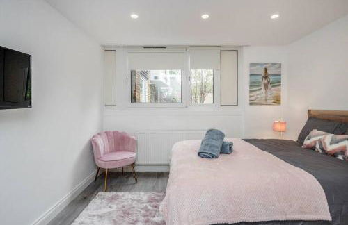 Lovely 2-Bedroom Condo With Balcony and Park View - Foto 13