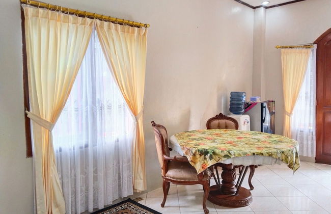 Villa Yustisia Curug 7 Cilember - Foto 21