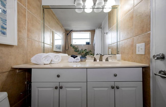 Bayshore Bliss- Cozy Space Pool Views - Foto 25