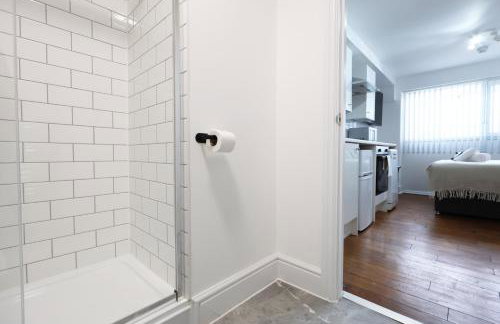 New Lodge Studios with Full Kitchen and Parking - Foto 63