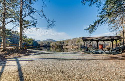 Pet-Friendly Cabin with Loft 5 Mi to Lake Lure! - Foto 34