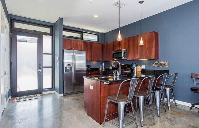 Convenient Condo Near Zilker & Barton Springs! - Photo 7