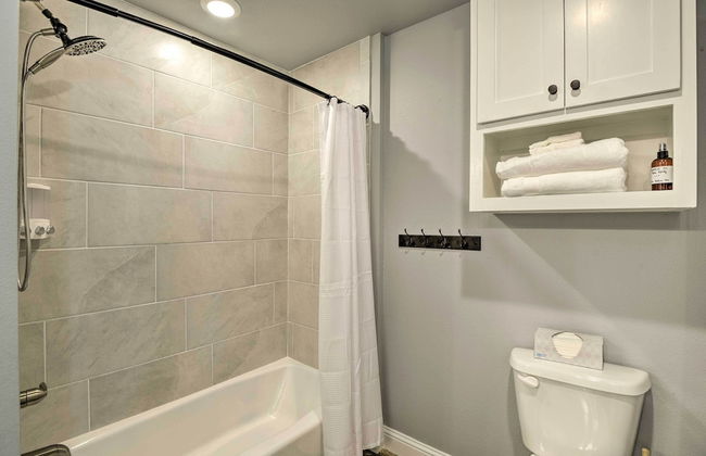 Hot Tub and Fire Pit! Cozy Granbury Escape Near Lake - Foto 29