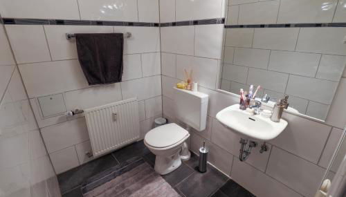 Central Messe Airport DUS Apartment with Terrace - Foto 4, towels, Shower