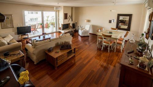 Family getaway, spacious and luxurious, sea view, terrace, 5 minutes from Voula beach, 30min from Athens center - Foto 3