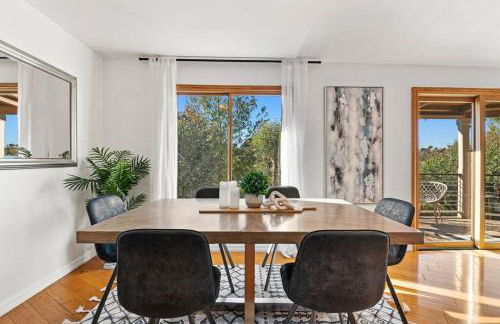 Majestic 5BR Villa with Guesthouse, Pool & Spa - Foto 11