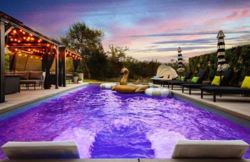 Designer Home with Hot Tub BBQ & Hill Views - Foto 8