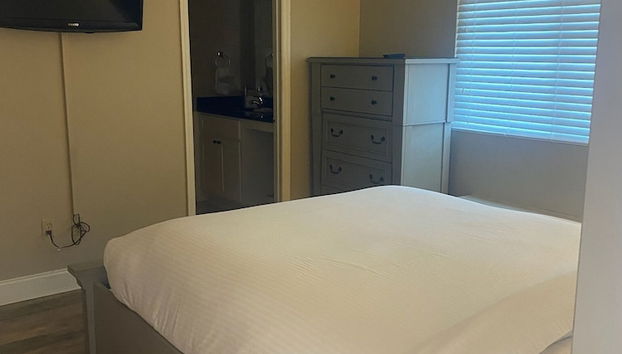 Smoky Mountains 304 2BD Condo with Private Balcony and Fireplace by RedAwning - Foto 3, Habitación