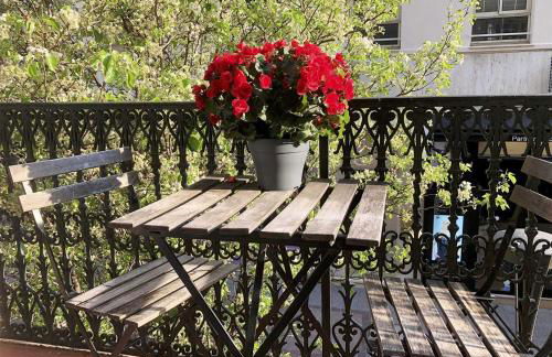 Luxury Family 2BR - Prime Location, Walk to Beach & Shopping, Sunny Balcony - By Totolulu Cannes Hoche - Foto 15