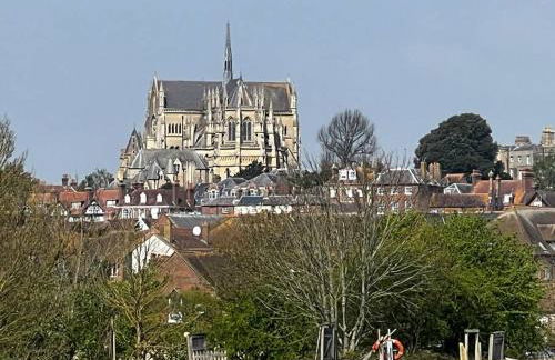Quirky 1 bedroom barn on the river in Arundel - Foto 16