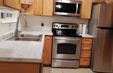 Beautiful home with your own entrance in Sandy - Foto 32