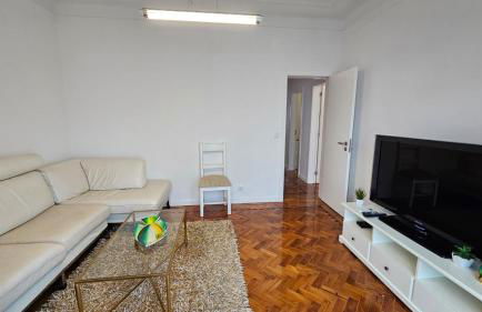 Almada Lisbon em frente dos transportes públicos - Foto 2