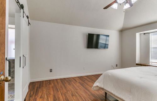 Sleek 4BR OKC Stay by StayLage - Photo 7