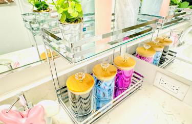 Hollywood Penthouse with Balcony & Pool View - Photo 59