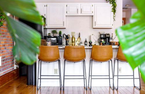 Jungle House Luxury Homes - Columbus Downtown Short North - Walk to Convention Center & Nationwide Arena - Sleeps up to 10 - Free Parking - Over 5,800 Five Stars - Foto 8