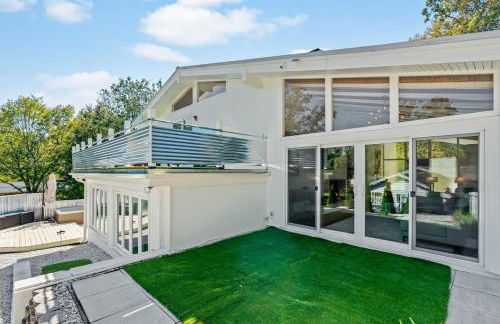 Upscale Modern Home with perfect triad location - Photo 45