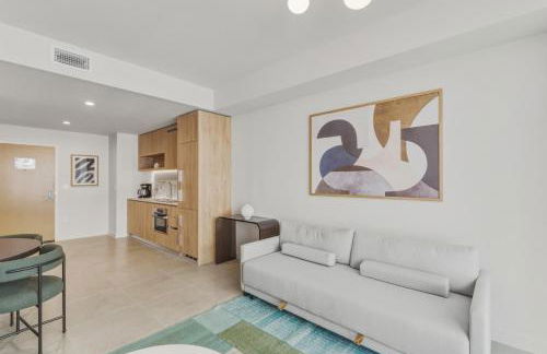 Central Downtown Condo with Pool & Gym - Foto 10