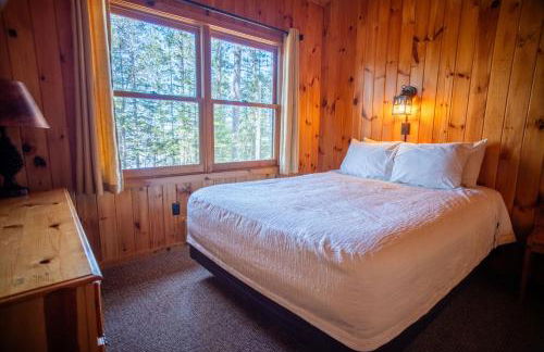 Cozy 3 Bedroom House - Prime Location - Birch Lake - Parking - CB06 - Foto 13