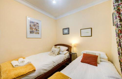 GuestReady - Historic Edinburgh Old Town Apartment - Photo 17