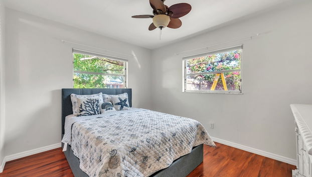 Sunny Retreat In Clearwater 2 Bedroom Home by RedAwning - Foto 4, Habitación