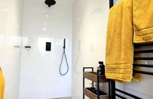 Peak District Getaway Retreat! The most Stunning Garden Views - Firepit - Brand newly refurbished - Perfect for friends & family getaways - Photo 8