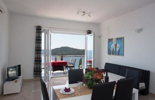 Apartments Villa Ari - Superior Three Bedroom Apartment with Balcony and Sea View First Floor - Foto 2