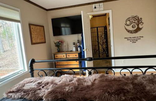 Romantic Getaway or Family Vacay with Mountain Views & Hot Tub - Foto 31