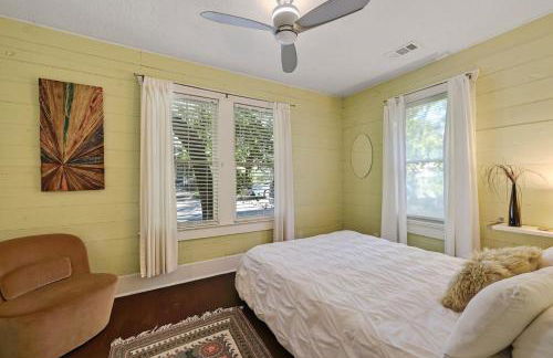 Peaceful Bungalow with Fenced Yard near Shops and Cafes - Photo 23