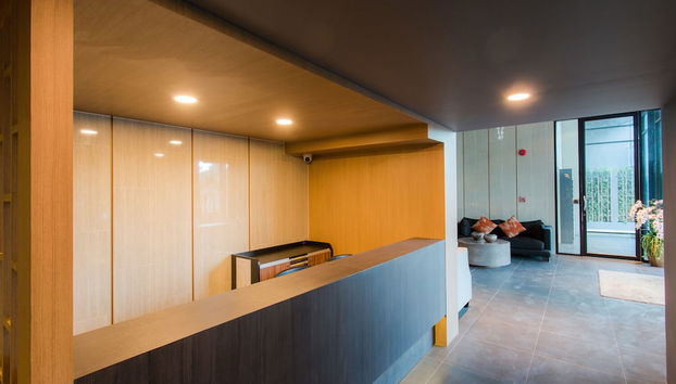 Check-in/check-out kiosk