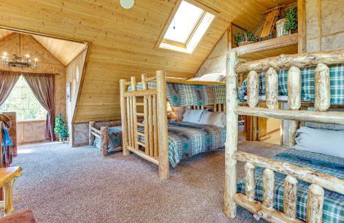 Fish Haven Cabin with Game Room, Views and Deck! - Foto 28