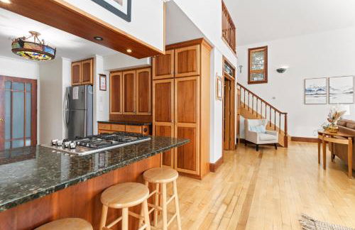 Spacious Lakefront Retreat w/Stunning Views - Foto 26