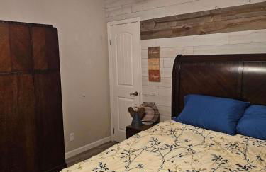 Huge 3k SQ FT Waterfront Home - Photo 23