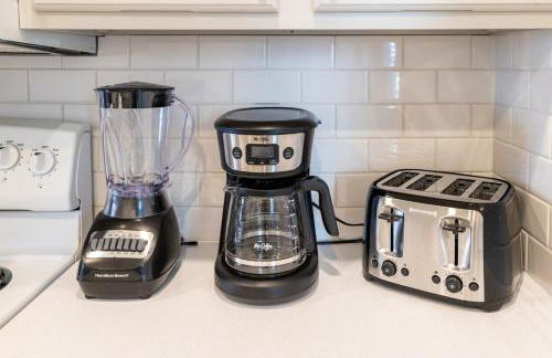 Modern Townhome Enclosed Garage WD - Foto 24