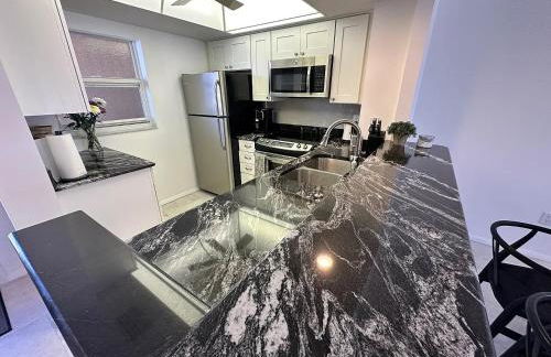 5 min walk to #1 beach in America Canal View - Foto 30